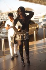 Sonam Kapoor with Players stars snapped at airport in Mumbai on 3rd Jan 2012 (19).JPG